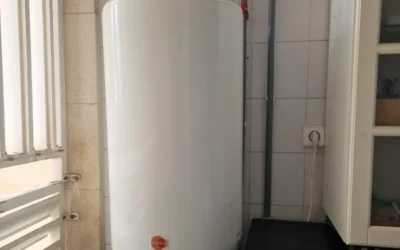 El termo eléctrico hace saltar la luz: causas y qué hacer